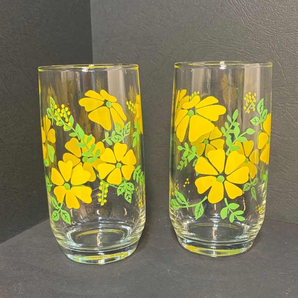 2 Vintage  1960's Daisy Flower Libby Glasses